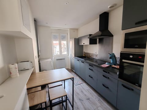 Kitchen or kitchenette, dishwasher, oven, pet friendly, stove