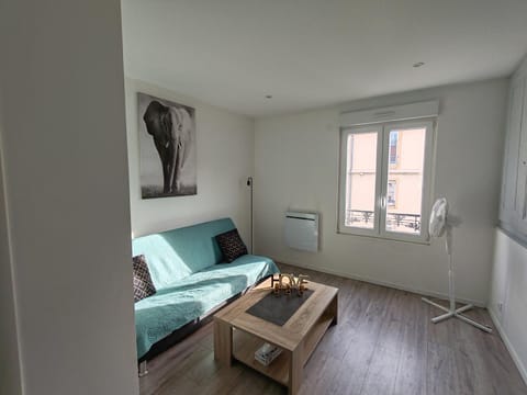 Bed, Living room, Seating area