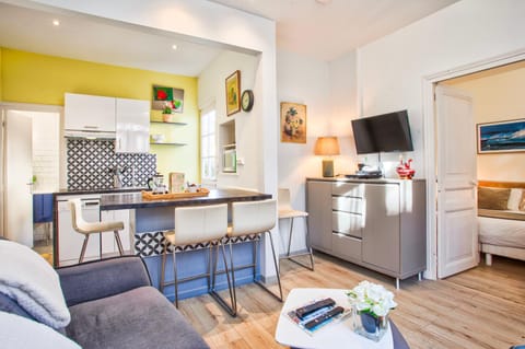 TV and multimedia, Kitchen or kitchenette, Living room, Seating area, Dining area, minibar, pet friendly, stove