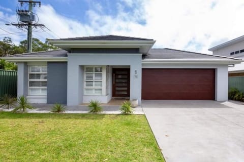 Property building, Facade/entrance, Garden