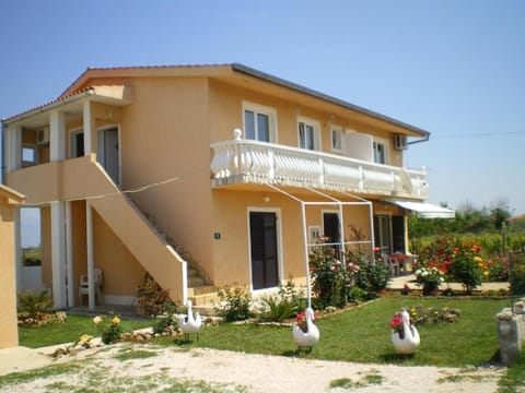 Property building, Facade/entrance, Off site