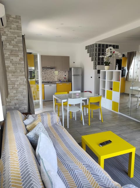 Living room, Dining area