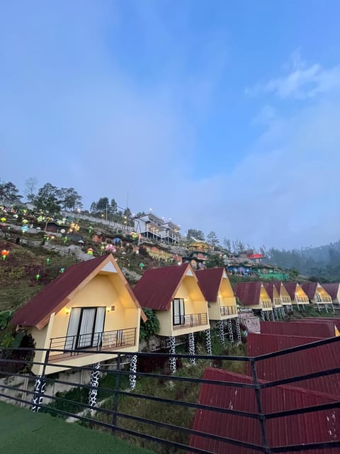 Property building, Restaurant/places to eat, Balcony/Terrace, Swimming pool, Breakfast