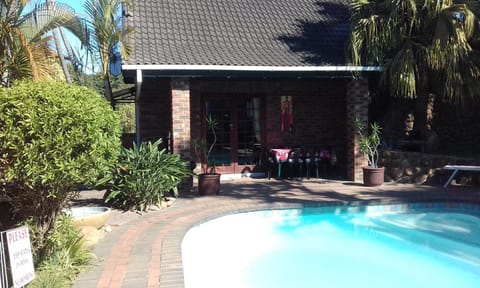 Facade/entrance, Swimming pool
