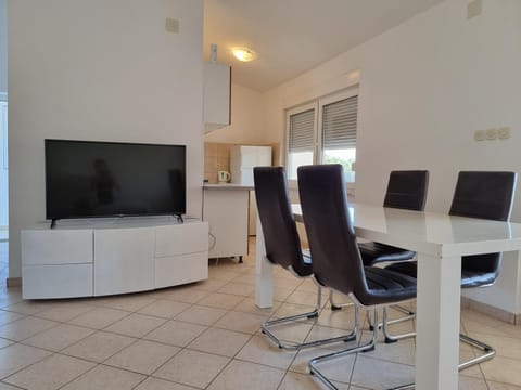 TV and multimedia, Dining area