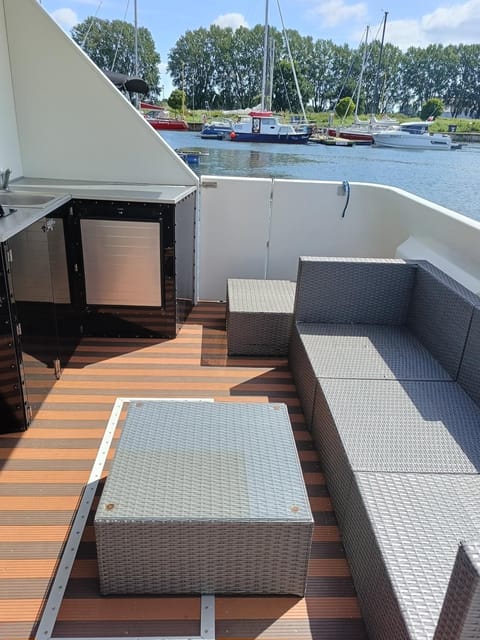 MOONLIGHT HOUSEBOAT Docked boat in Swinoujscie