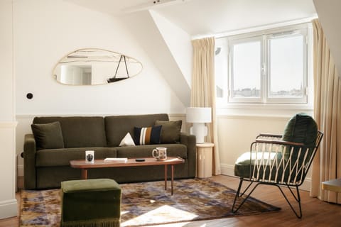 Living room, Seating area