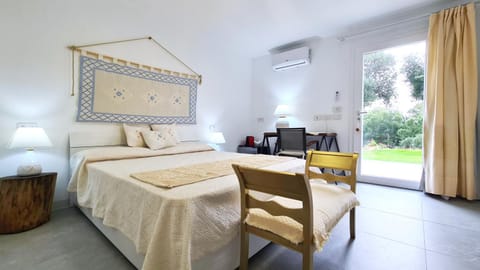 Property building, Bed, Summer, Coffee/tea facilities, View (from property/room), Photo of the whole room, Decorative detail, Bedroom, Garden view, Breakfast