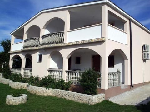 Property building, Facade/entrance, Off site