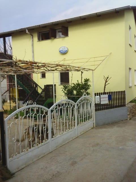 Property building, Facade/entrance, Off site