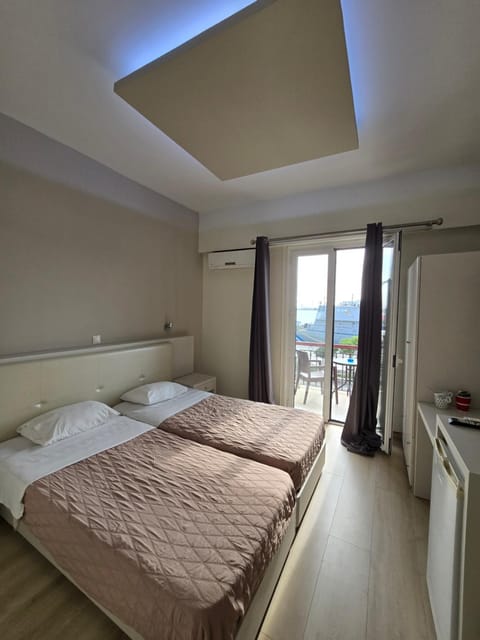 Shower, Bed, View (from property/room), Balcony/Terrace, Bedroom, City view, Sea view, heating, internet, wardrobe