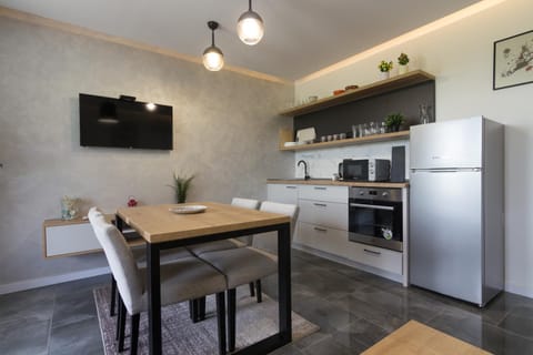 TV and multimedia, Kitchen or kitchenette, Dining area