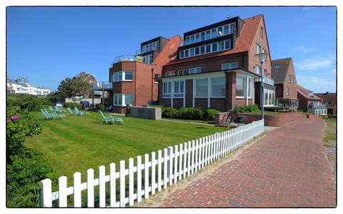 Property building, Day, Garden