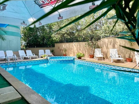 Day, Swimming pool, sunbed