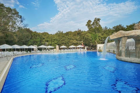 Spring, Summer, On site, Pool view, Swimming pool, Swimming pool, Entertainment, Meals, Alcoholic drinks, Non alcoholic drinks, older children, older children, Family, Family