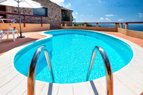 Costa Paradiso villa con piscina indipendente e vista mare per 6 persone Villa in Sardinia