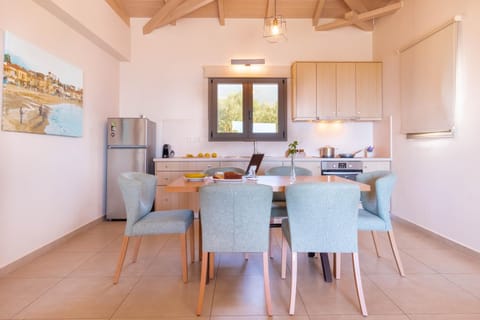 Dining area, kitchen
