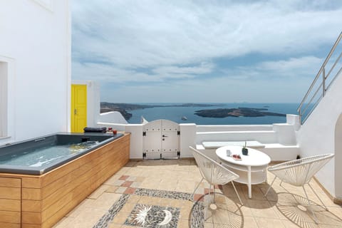 Calderas Hug & Panoramic Sea View - 3 Lux Suites Villa in Imerovigli