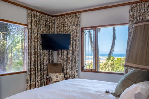 Bed, Garden view, Sea view