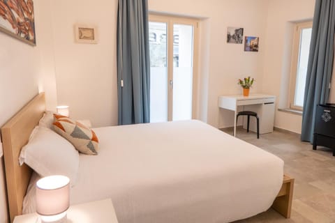 Bed, Balcony/Terrace, Decorative detail, Bedroom, locker, oven, soundproof, towels