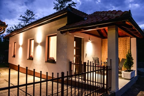 Property building, Garden, Balcony/Terrace