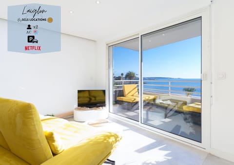 Day, Natural landscape, TV and multimedia, View (from property/room), Balcony/Terrace, Living room, Sea view