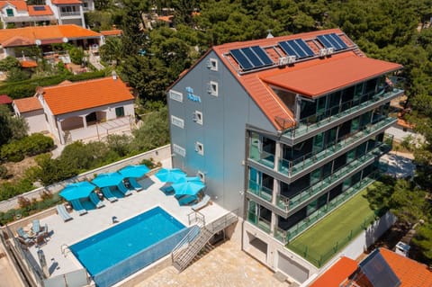 Property building, Bird's eye view, Pool view, Swimming pool