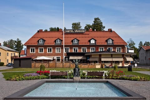 Facade/entrance, Garden