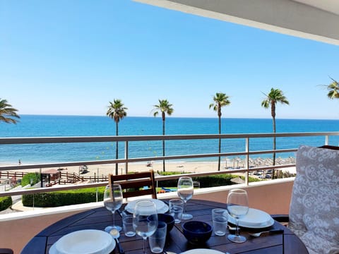 Marbellamar Seafront Apartment in Sitio de Calahonda