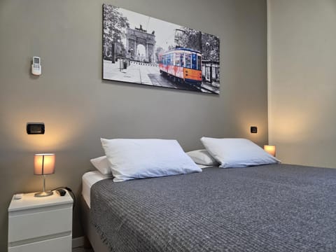 Bed, Photo of the whole room, Decorative detail, Bedroom