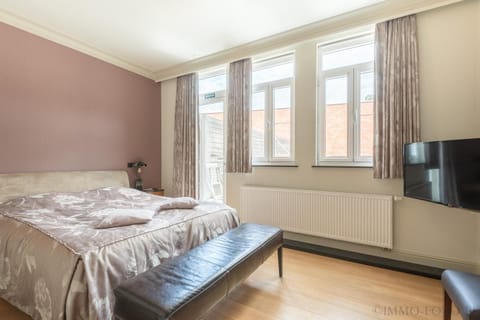 Bed, Bedroom, Inner courtyard view