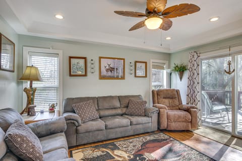 Pet-Friendly Lakehouse View Tower and Fire Pit! House in Leesville