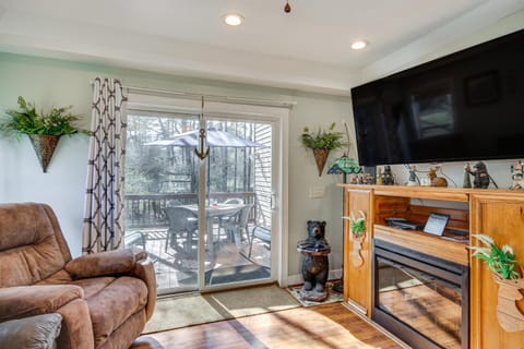 Pet-Friendly Lakehouse View Tower and Fire Pit! House in Leesville