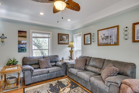 Pet-Friendly Lakehouse View Tower and Fire Pit! House in Leesville