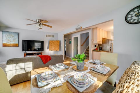 1 Mi to Indiana Dunes Natl Park Home with Patio! House in Gary