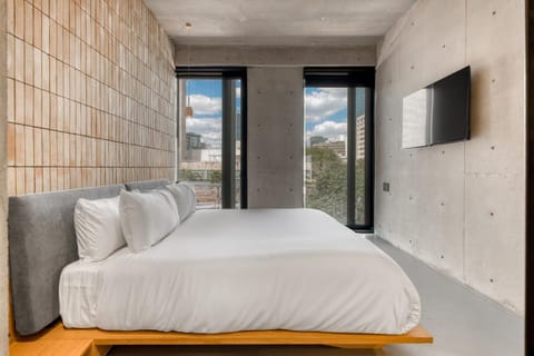 Bed, TV and multimedia, Bedroom