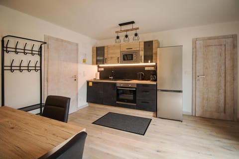 Coffee/tea facilities, Kitchen or kitchenette, Living room, minibar, pet friendly, stove, kitchen