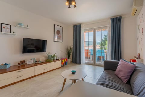 TV and multimedia, Balcony/Terrace, Living room