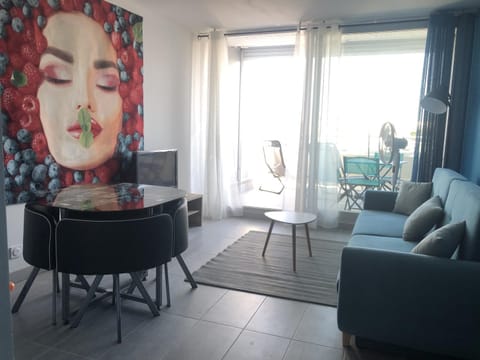Patio, Balcony/Terrace, Living room, Dining area