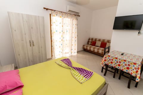 Living room, Photo of the whole room, Seating area, Bedroom