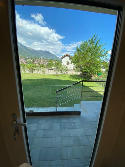 Balcony/Terrace, Garden view