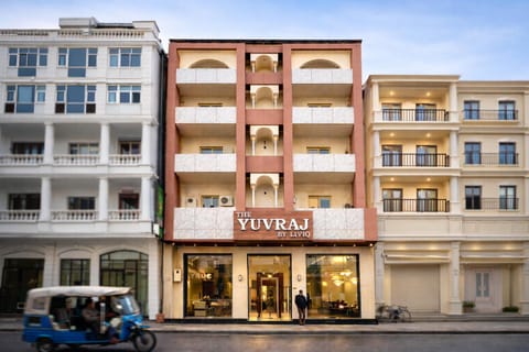 Property building, Facade/entrance, Day