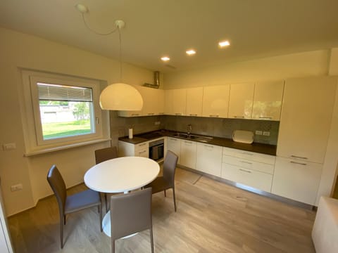 Kitchen or kitchenette, Dining area, pet friendly, stove