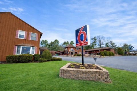 Property building, Day, Neighbourhood