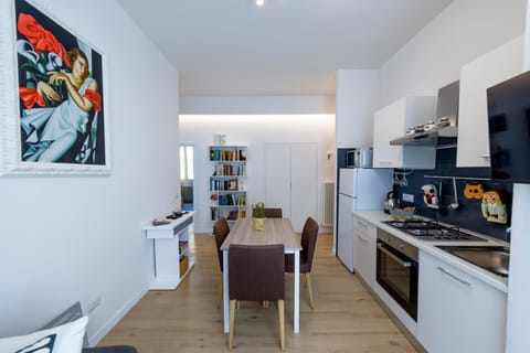 Kitchen or kitchenette, Dining area, stove