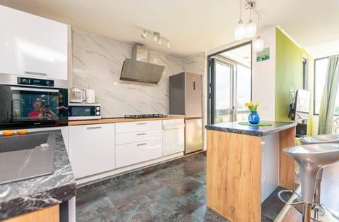 Luxury 4 star, amazing view apartment with free parking Apartment in Omiš bus station