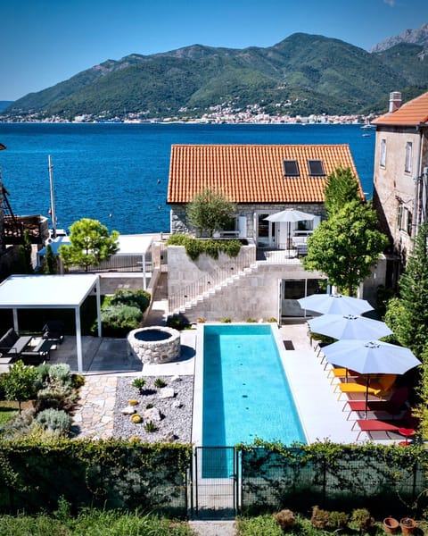 Property building, Sea view, Swimming pool