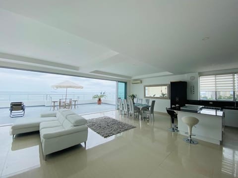 Natural landscape, Balcony/Terrace, Dining area, Sea view