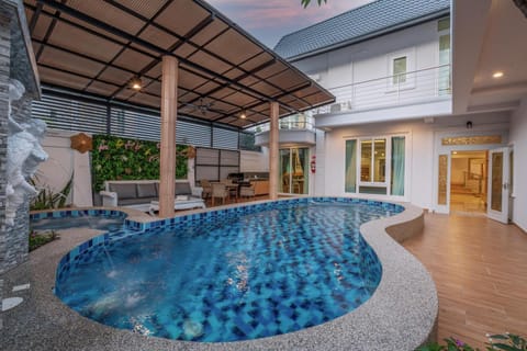 Property building, Swimming pool