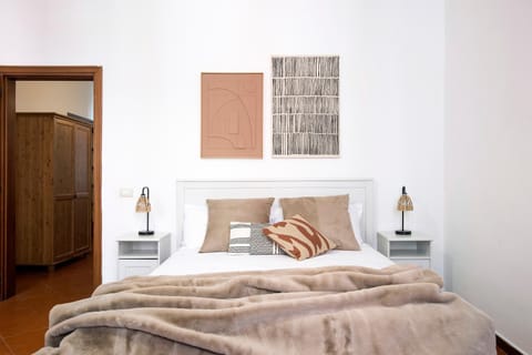 Bed, Bedroom, heating, air conditioner